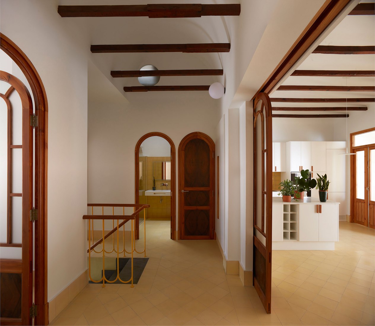 Casa Lurbe por Abalosllopis + Jordi Marset. Fotografía por Mariela Apollonio.