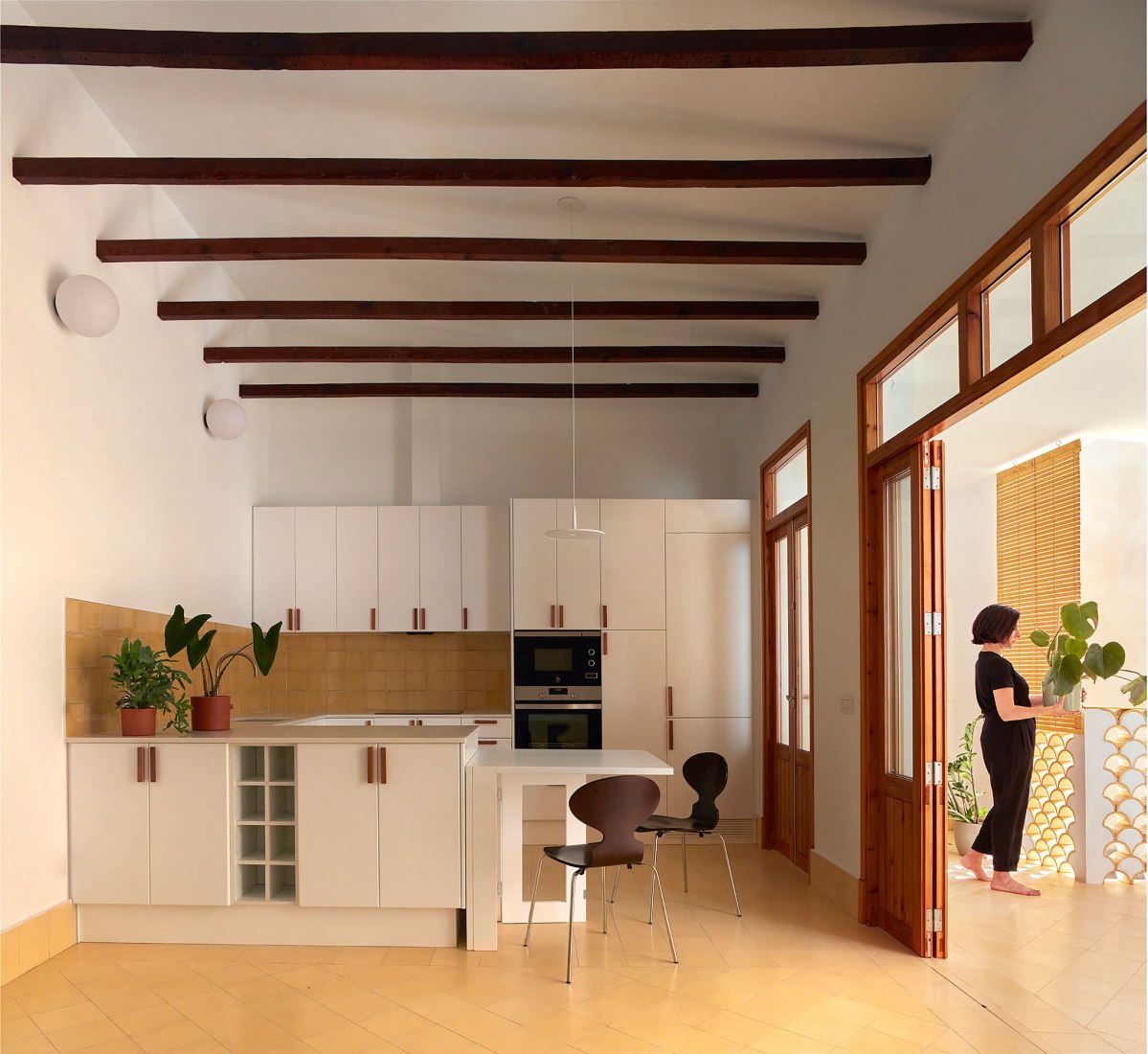 Casa Lurbe por Abalosllopis + Jordi Marset. Fotografía por Mariela Apollonio.