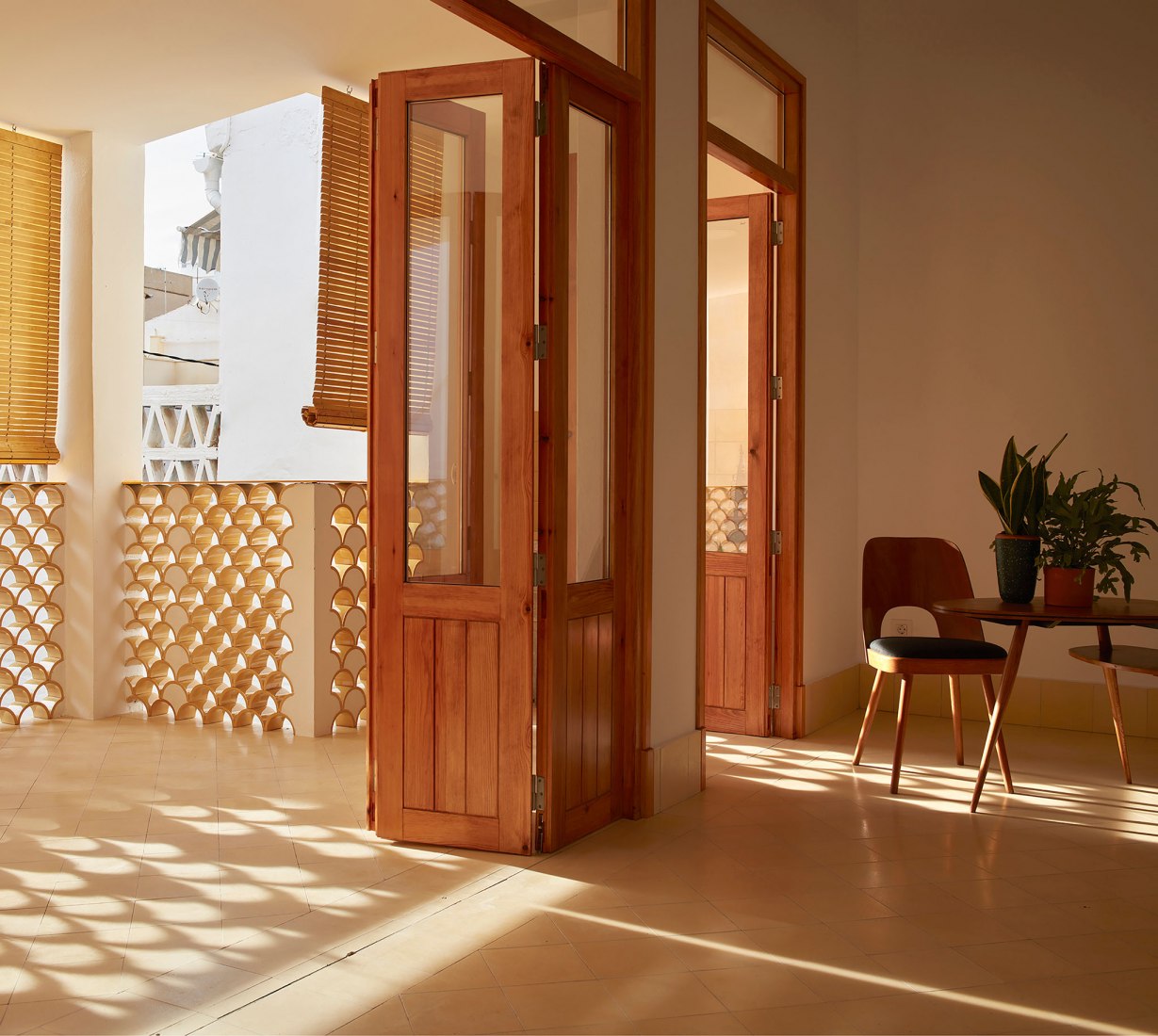 Casa Lurbe por Abalosllopis + Jordi Marset. Fotografía por Mariela Apollonio.