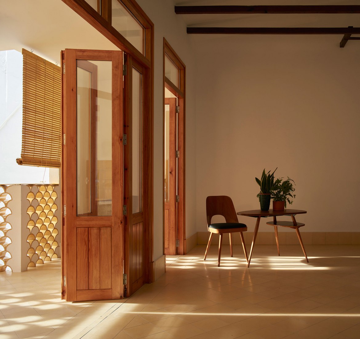 Casa Lurbe por Abalosllopis + Jordi Marset. Fotografía por Mariela Apollonio.