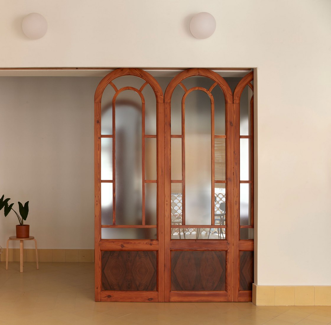 Casa Lurbe por Abalosllopis + Jordi Marset. Fotografía por Mariela Apollonio.