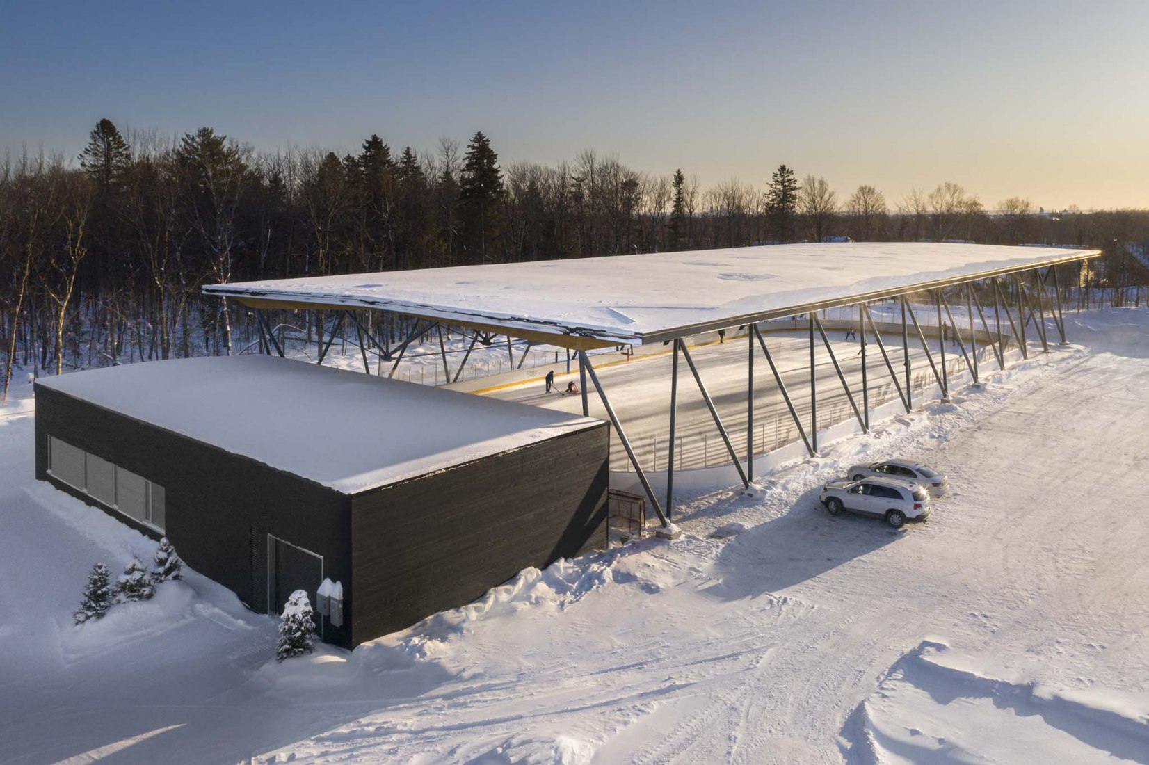 Parc des Saphirs skating rink by ABCP Architecture. Photograph by Stéphane Groleau