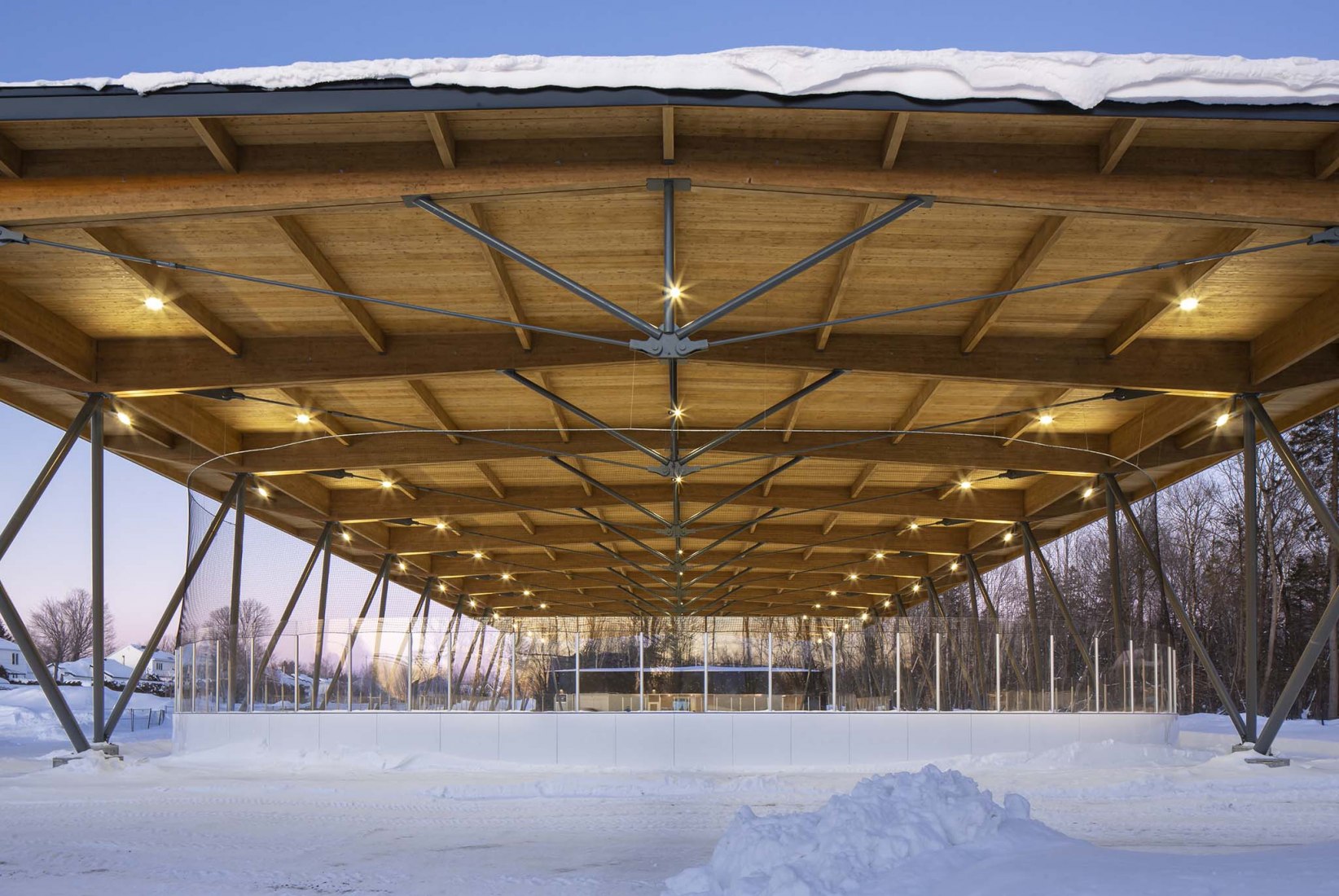 Parc des Saphirs skating rink by ABCP Architecture. Photograph by Stéphane Groleau