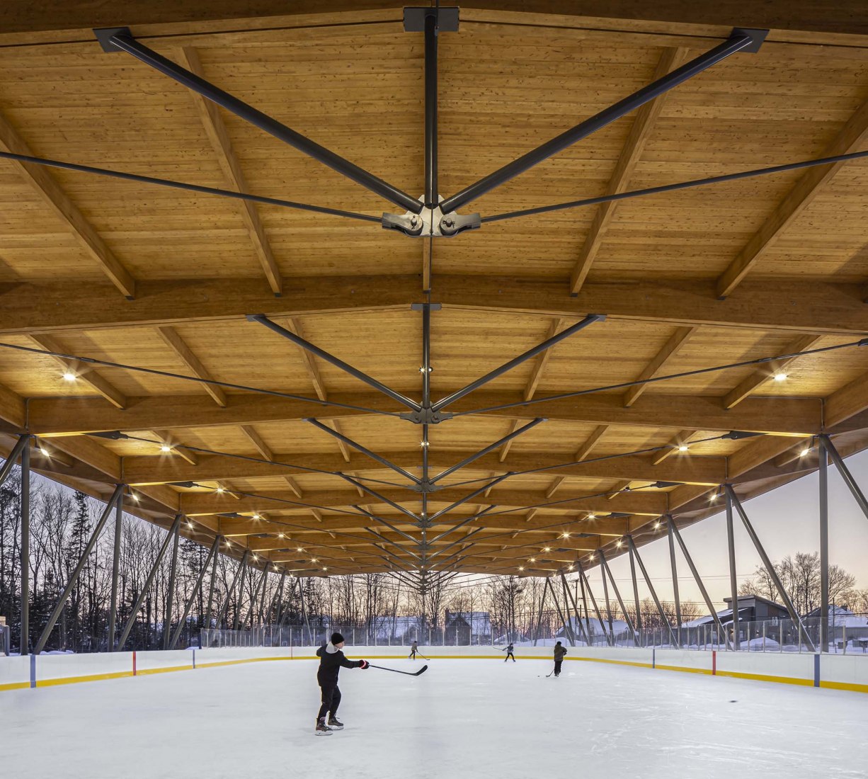 Parc des Saphirs skating rink by ABCP Architecture. Photograph by Stéphane Groleau