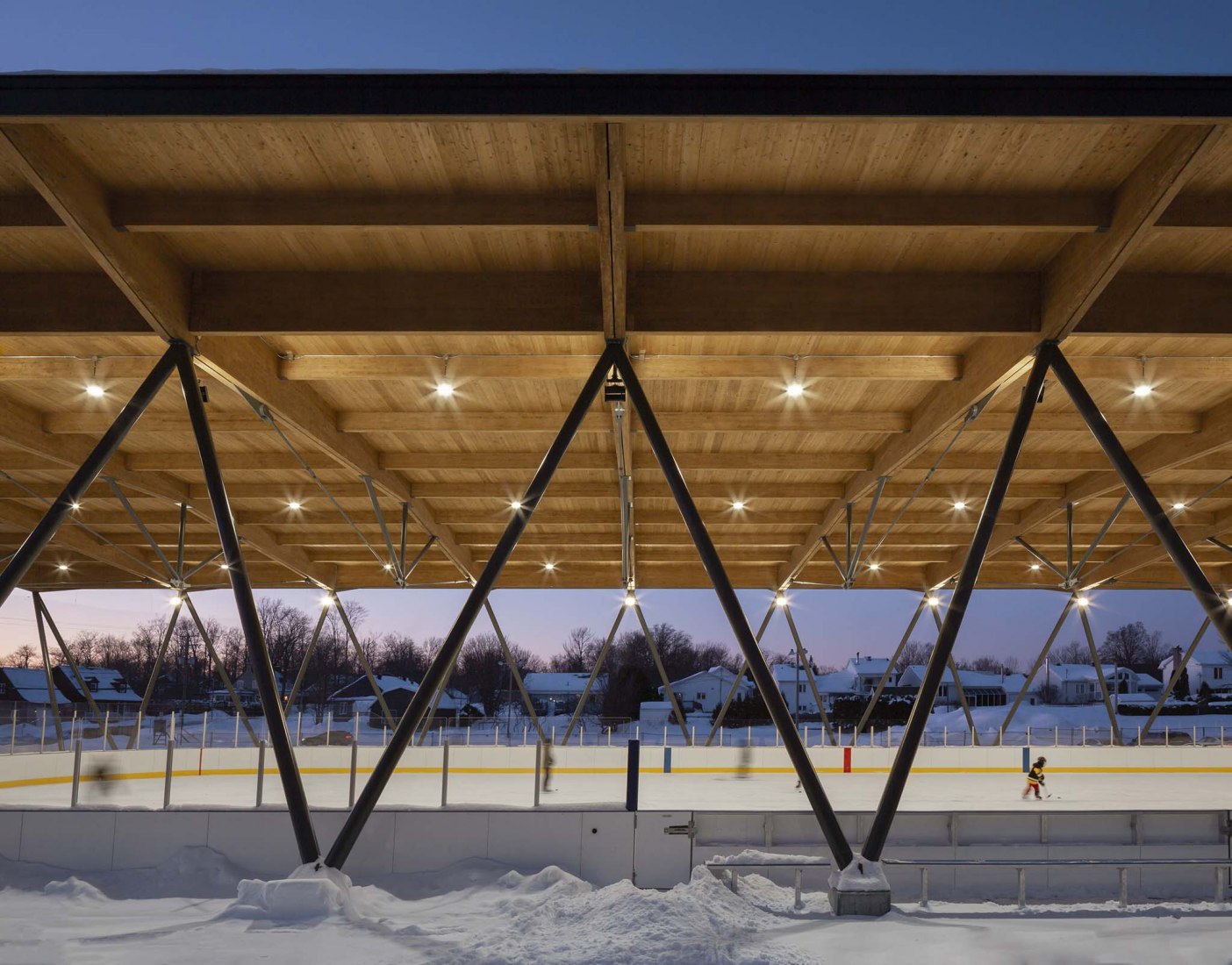 Parc des Saphirs skating rink by ABCP Architecture. Photograph by Stéphane Groleau