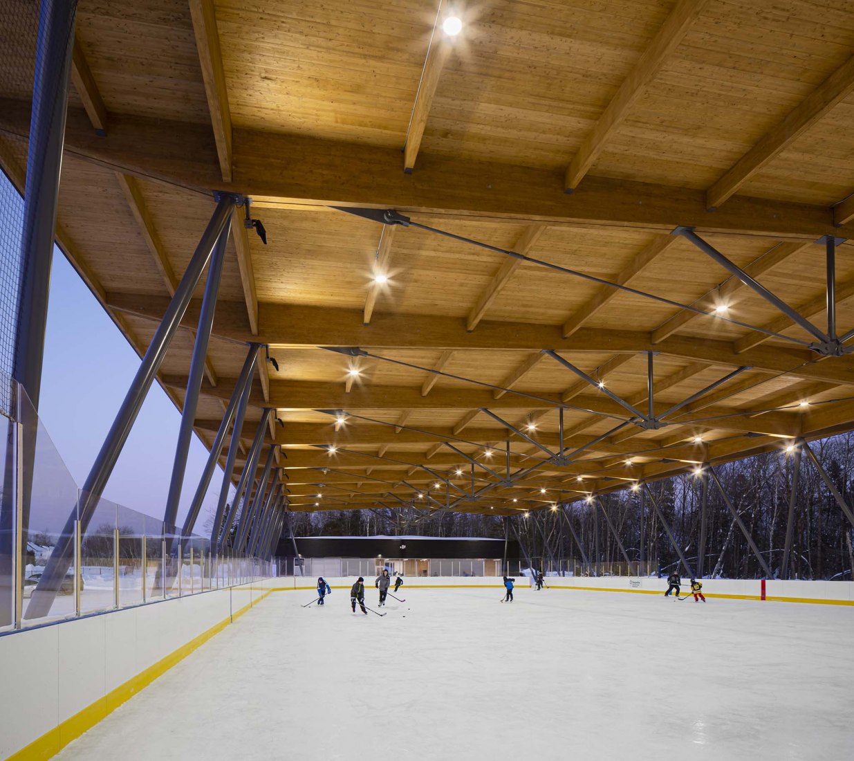 Parc des Saphirs skating rink by ABCP Architecture. Photograph by Stéphane Groleau