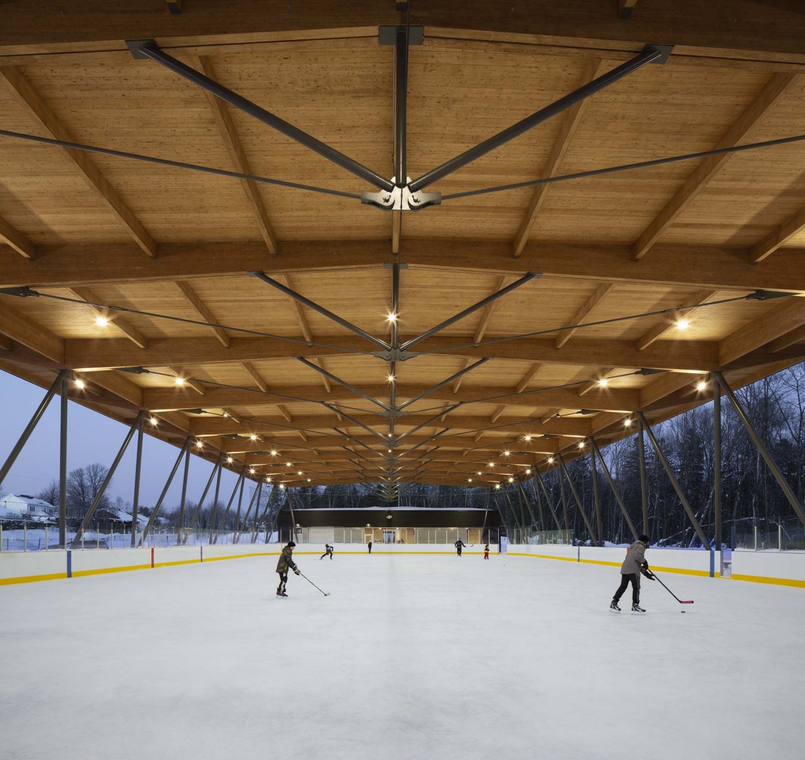 Parc des Saphirs skating rink by ABCP Architecture. Photograph by Stéphane Groleau