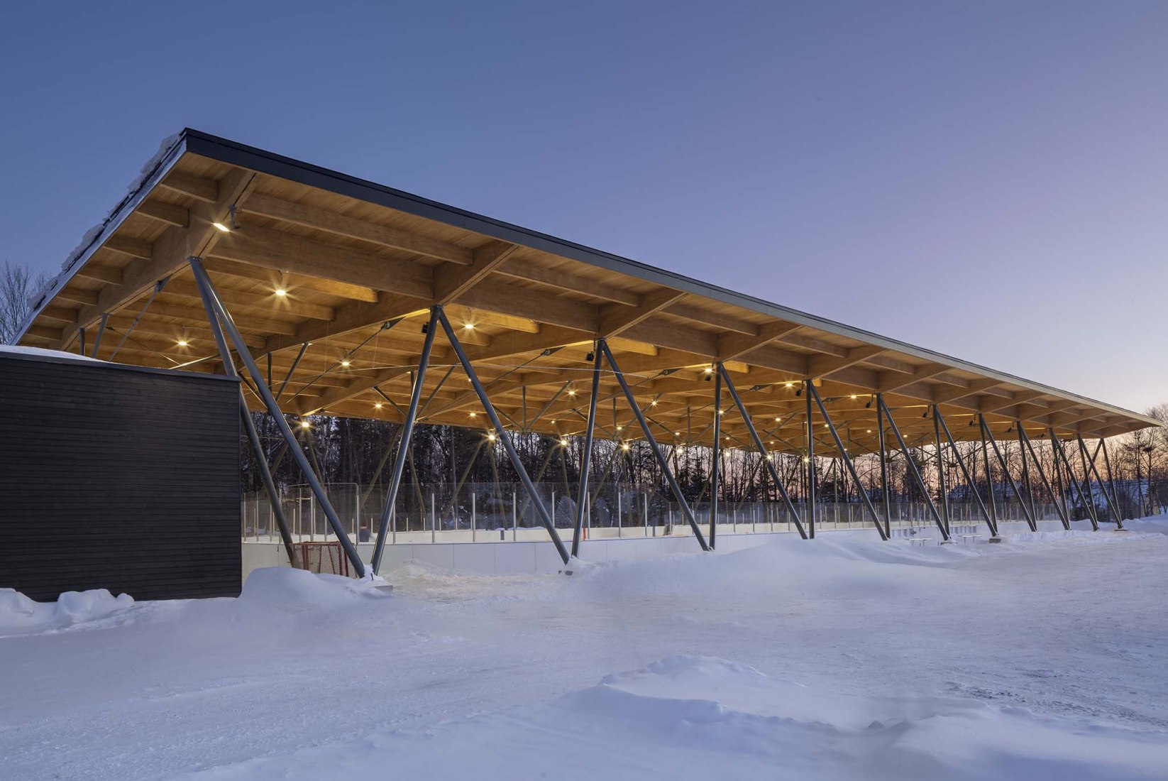 Parc des Saphirs skating rink by ABCP Architecture. Photograph by Stéphane Groleau