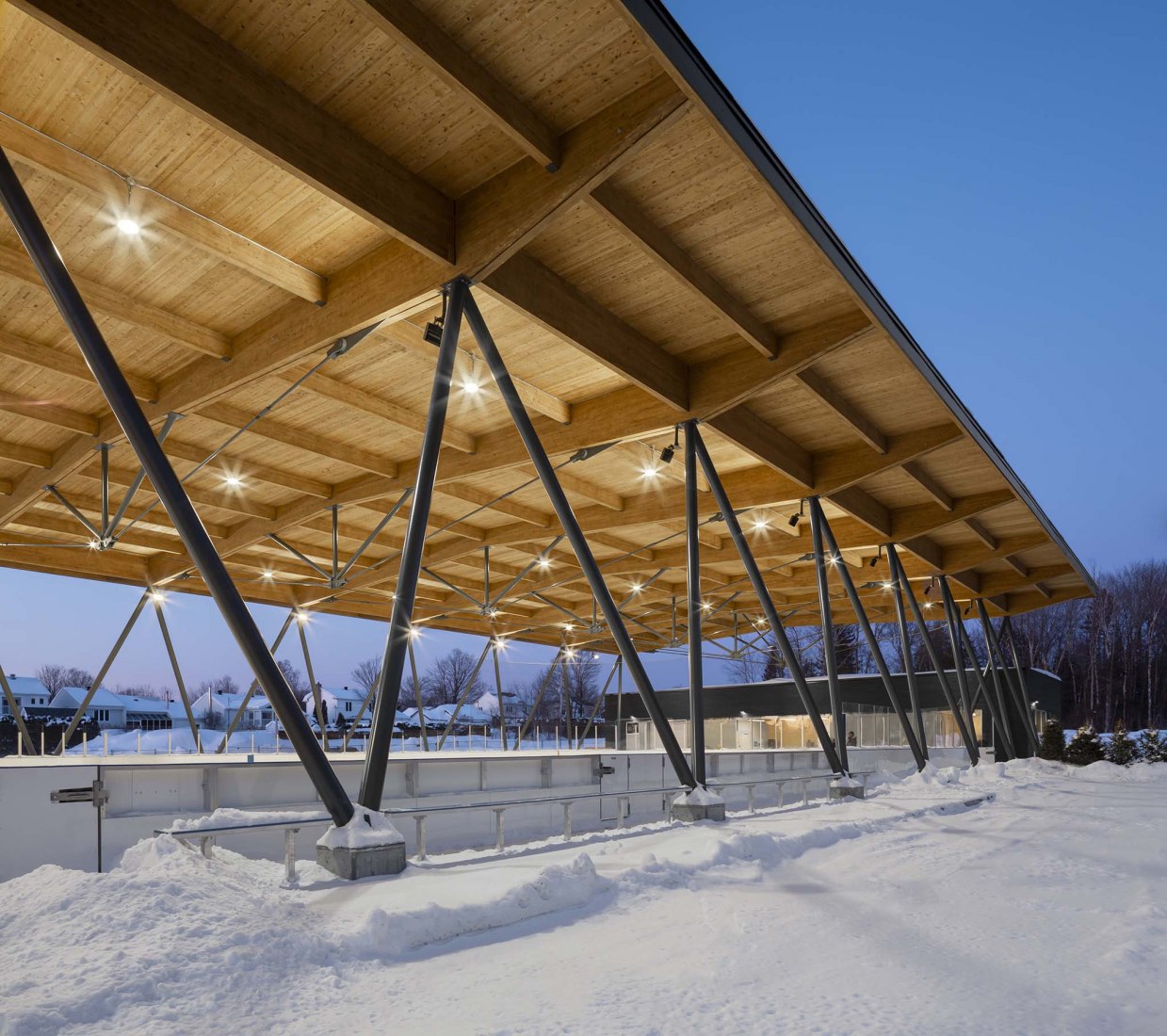 Parc des Saphirs skating rink by ABCP Architecture. Photograph by Stéphane Groleau