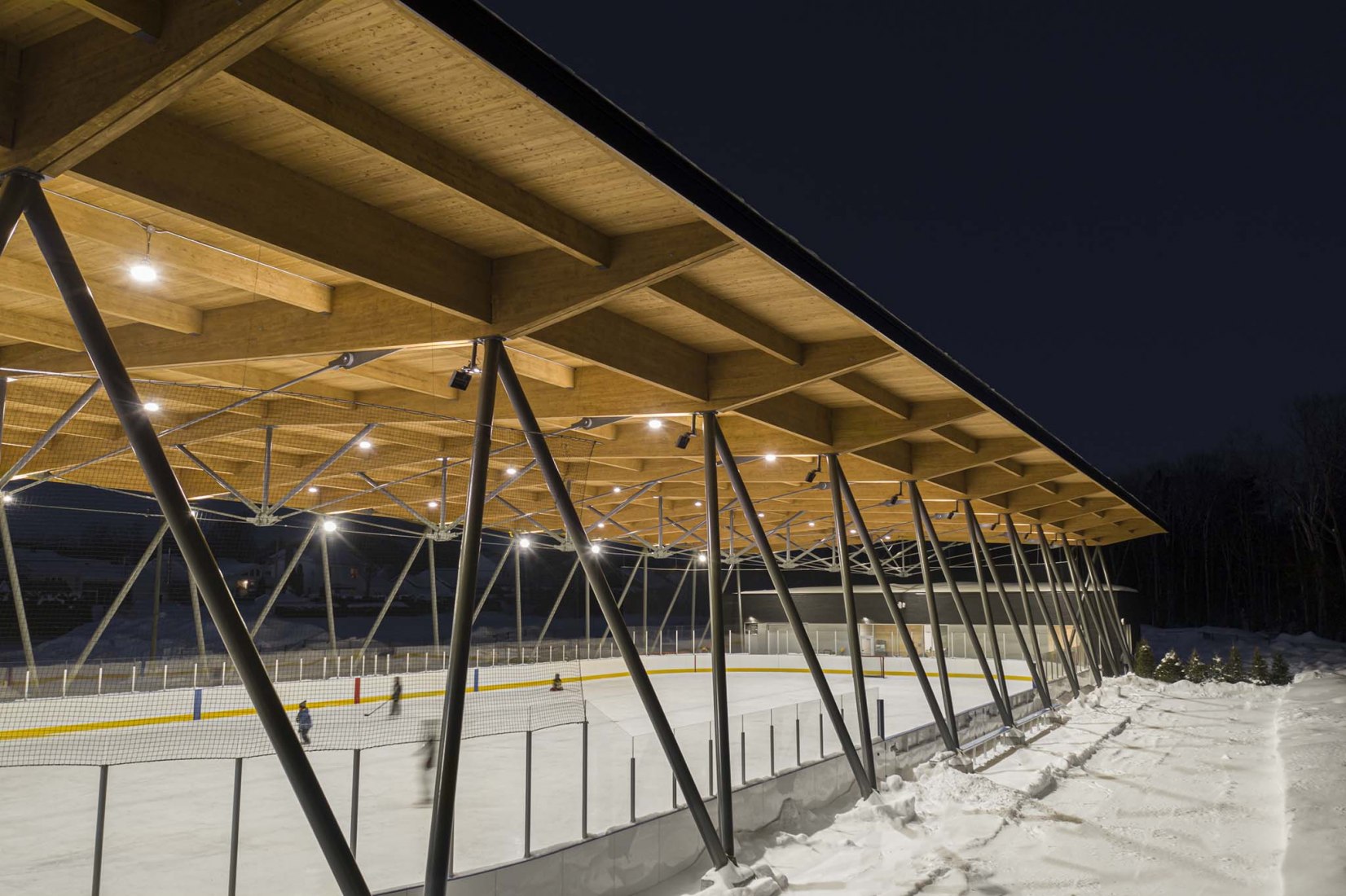 Parc des Saphirs skating rink by ABCP Architecture. Photograph by Stéphane Groleau