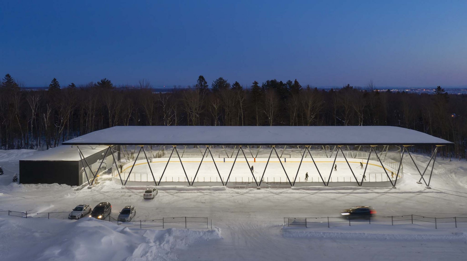 Parc des Saphirs skating rink by ABCP Architecture. Photograph by Stéphane Groleau