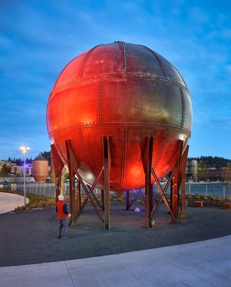 “Waypoint” at Waypoint Park by Mutuus Studio. Photograph by Benjamin Benschneider