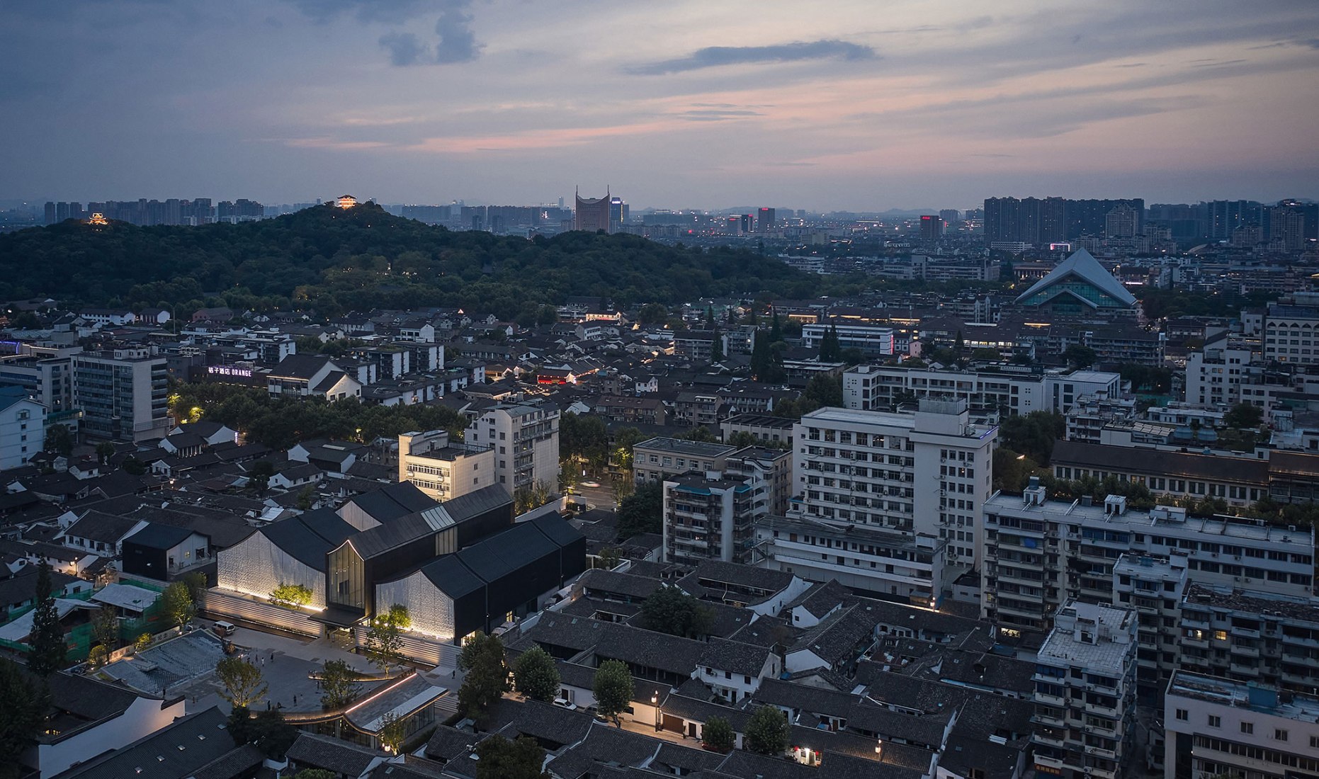 Xu Wei Art Museum and Qingteng Square by ACRC. Photograph by Lei Tantan.