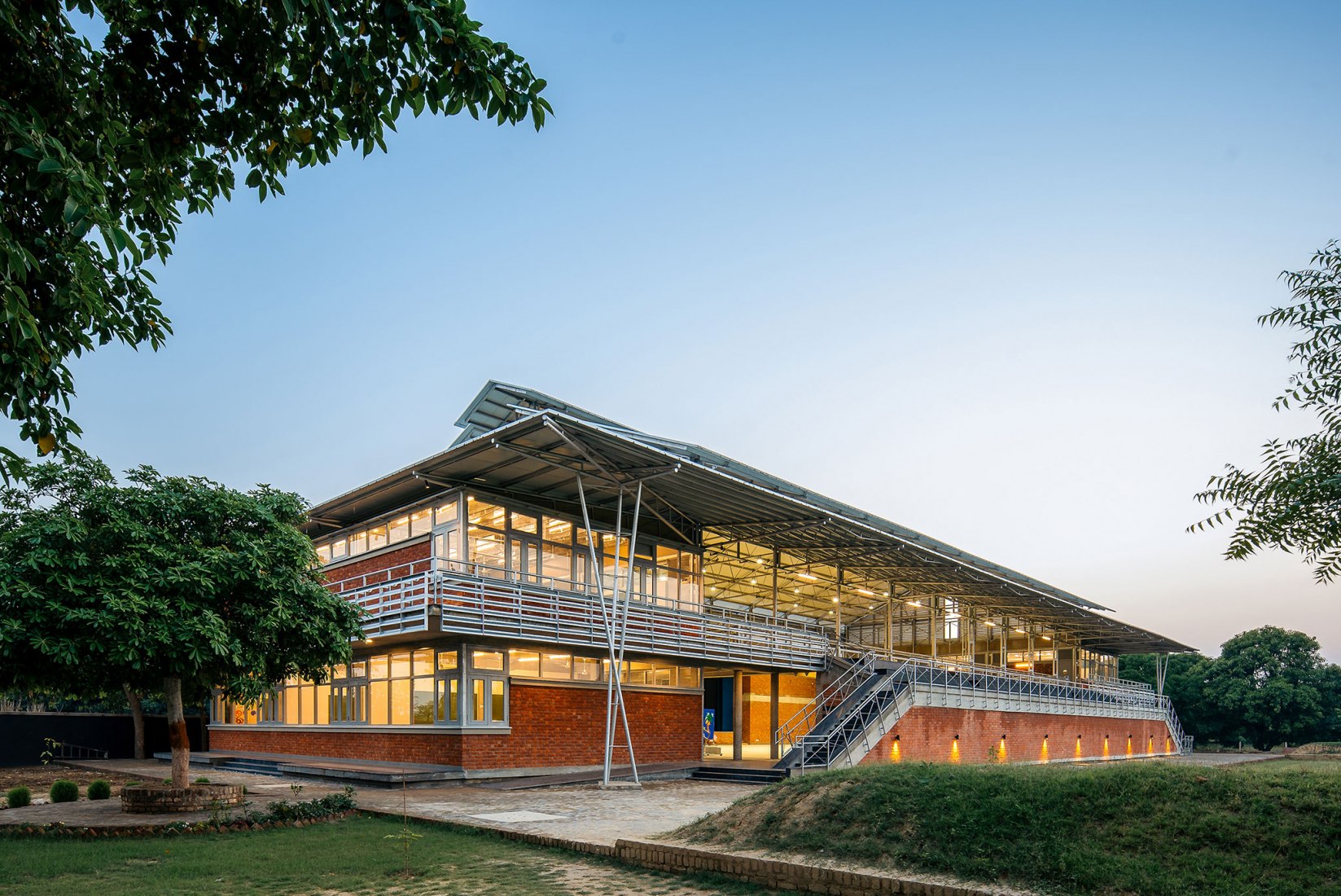 Centro de Actividades de la Academia Taksila por SGA-Studio. Fotografía por Sohaib Ilyas.