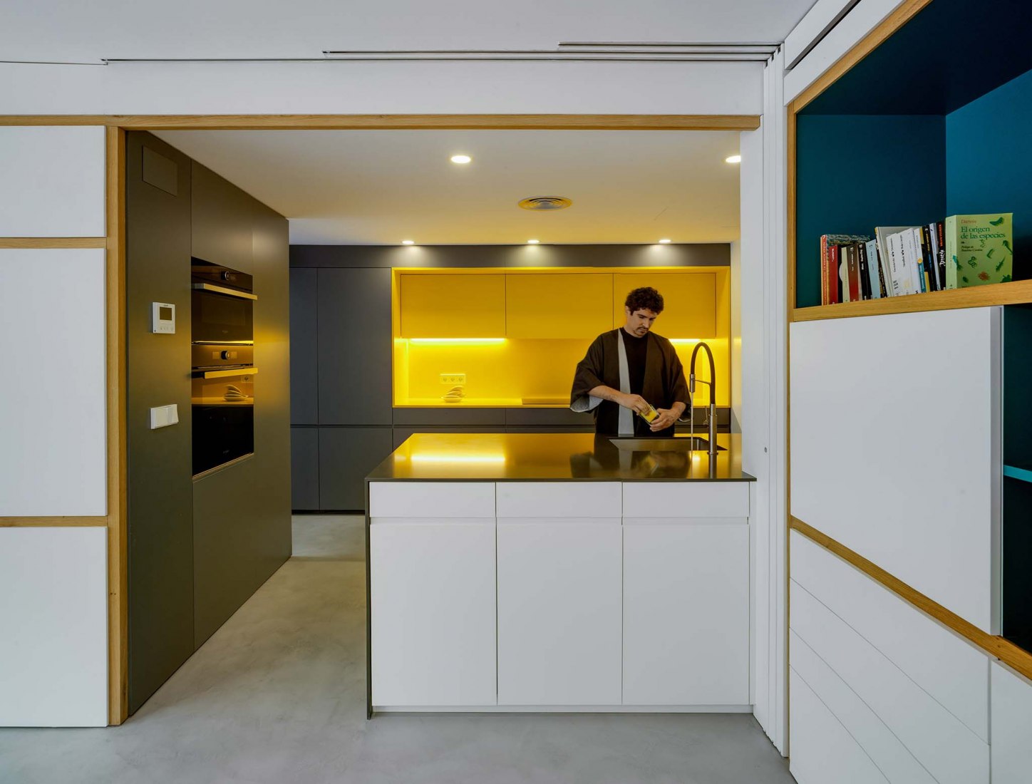 House f (x) by Adhoc Arquitectura y Territorio. Photograph by David Frutos.