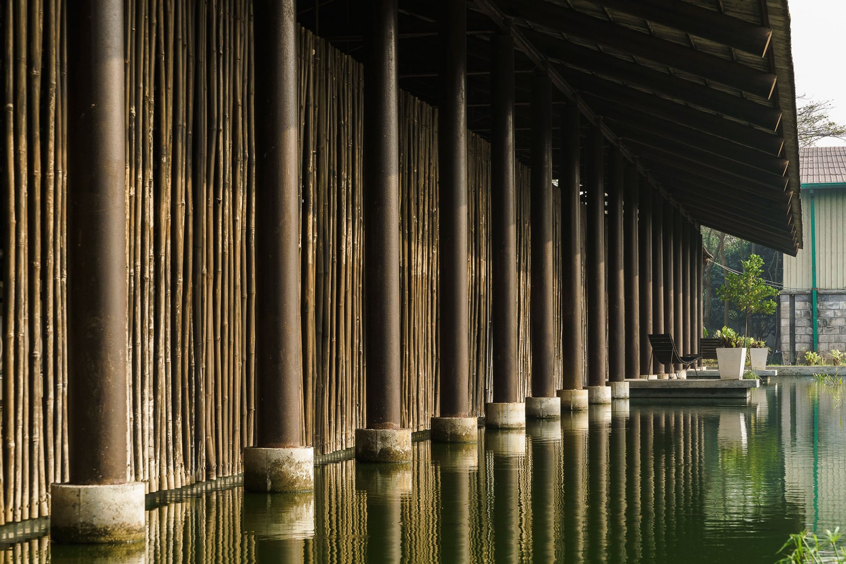 Amber Denim Loom Shed, by Archeground. Photograph by © Aga Khan Trust for Culture / Sandro di Carlo Darsa.
