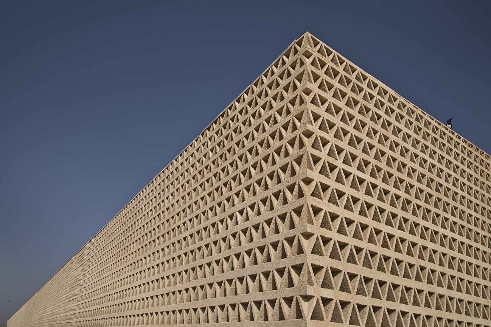 Nuevo edificio Aulario en la universidad Alioune Diop por IDOM. Fotografía por Francesco Pinton.