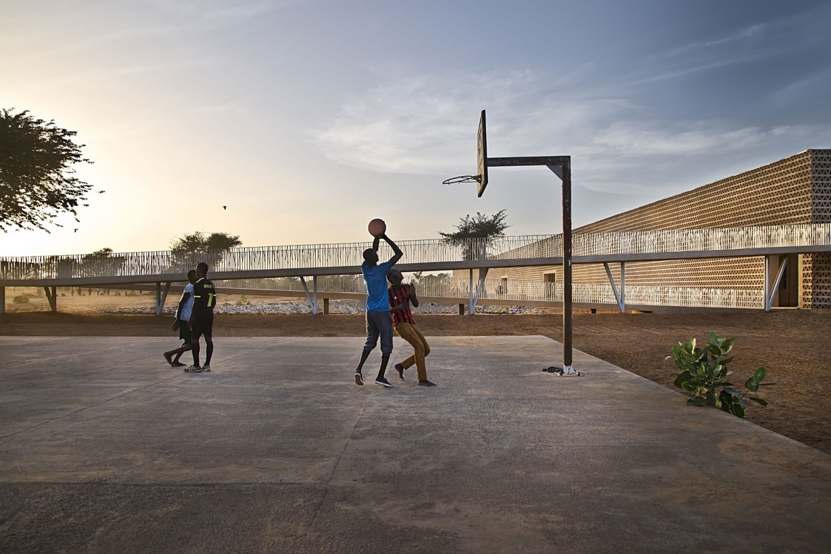 Nuevo edificio Aulario en la universidad Alioune Diop por IDOM. Fotografía por Francesco Pinton.