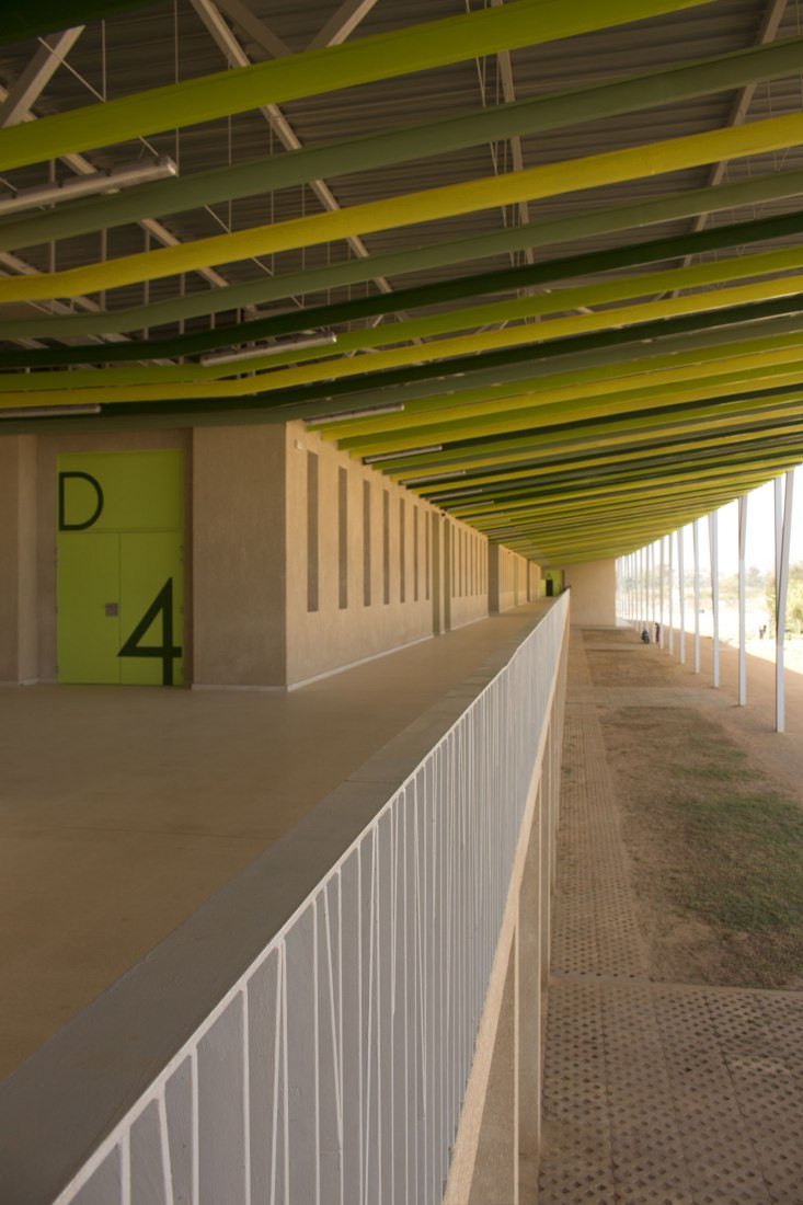 Nuevo edificio Aulario en la universidad Alioune Diop por IDOM. Fotografía por Francesco Pinton.