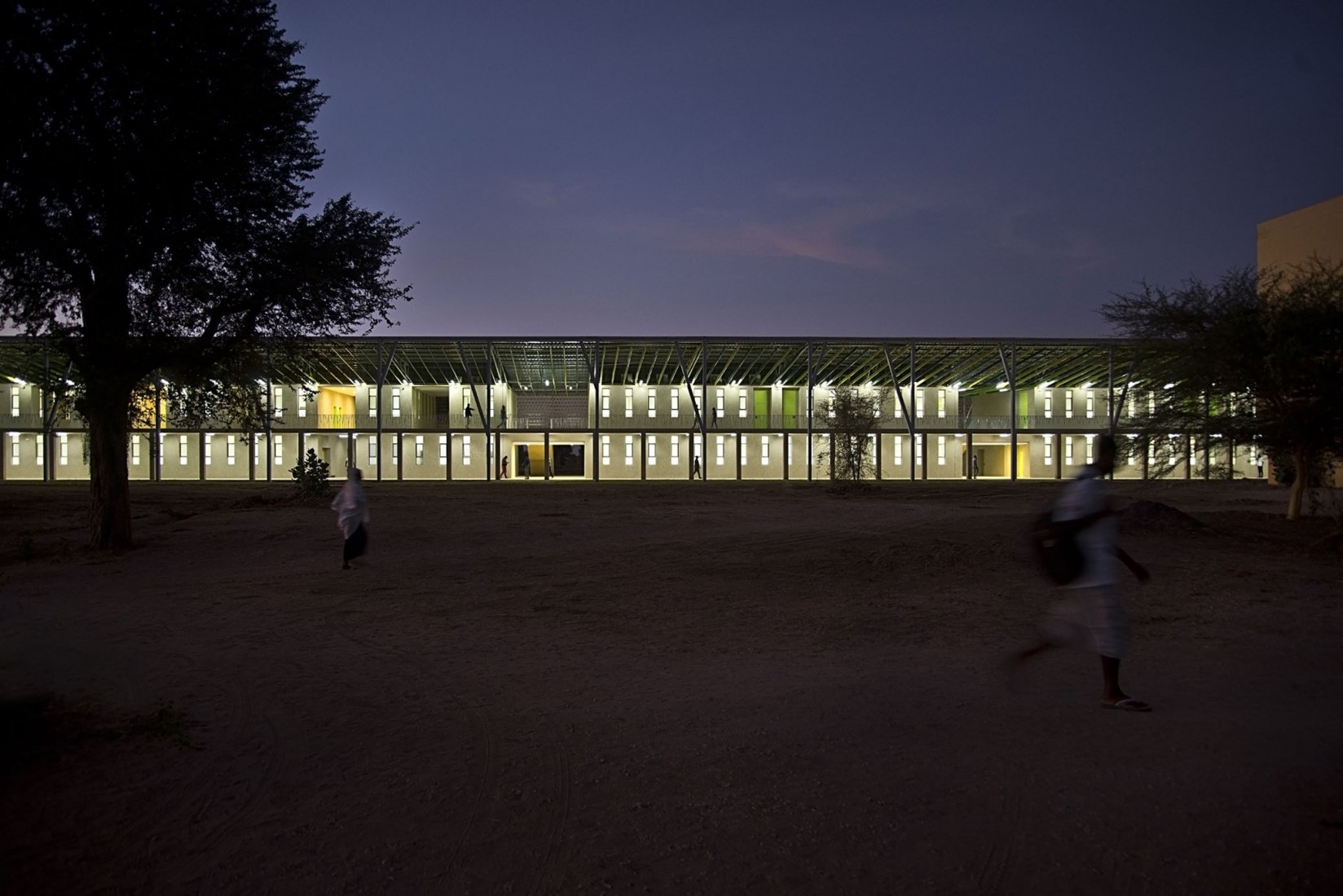 Nuevo edificio Aulario en la universidad Alioune Diop por IDOM. Fotografía por Francesco Pinton.