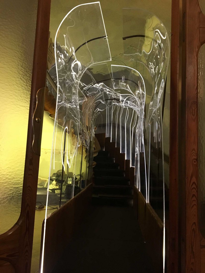 Transparent Tunnel. Explore the Restoration of Casa Batlló 2019 by Agencia HACHE. Photograph by Bito Cels de Molina, Berta Hausmann and Joan Olona