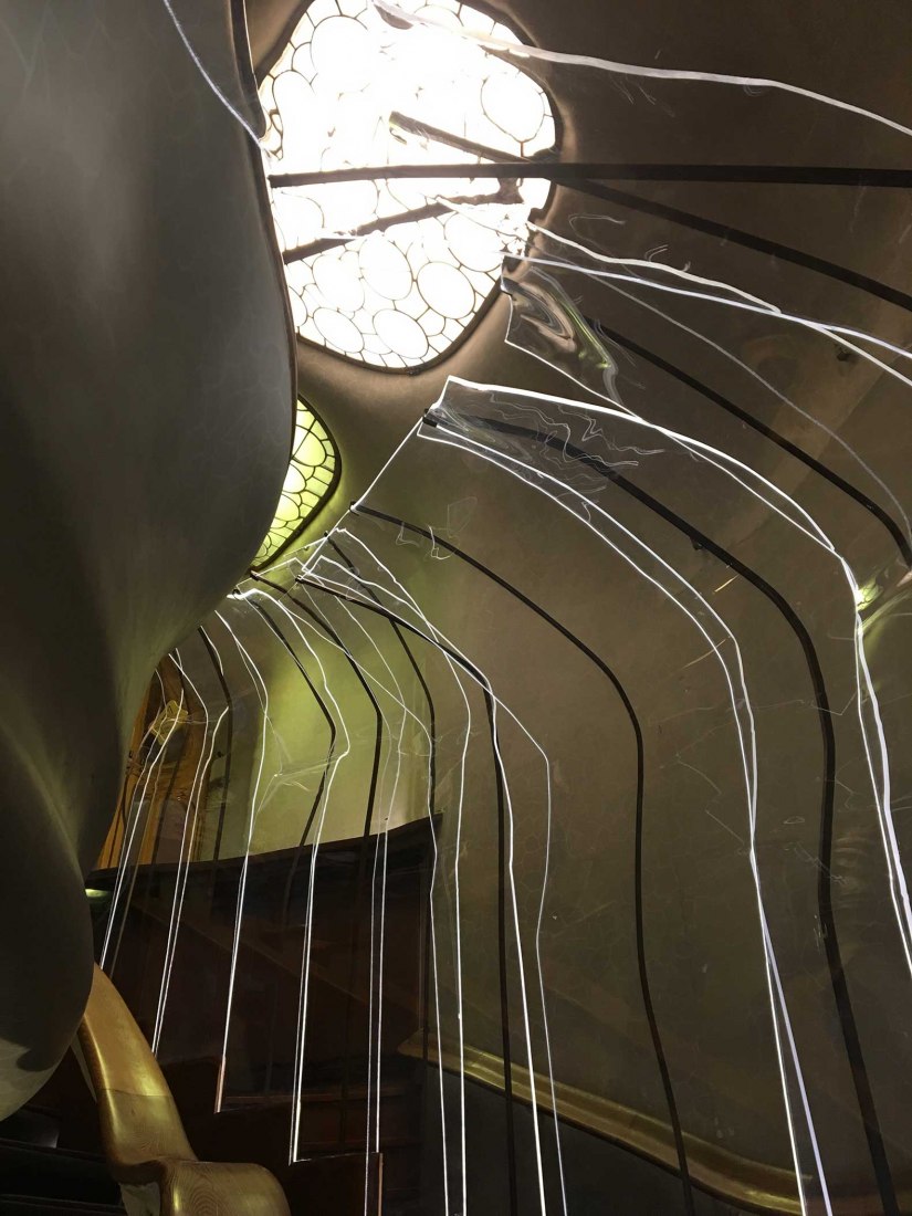 Transparent Tunnel. Explore the Restoration of Casa Batlló 2019 by Agencia HACHE. Photograph by Bito Cels de Molina, Berta Hausmann and Joan Olona
