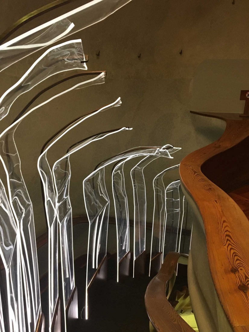 Transparent Tunnel. Explore the Restoration of Casa Batlló 2019 by Agencia HACHE. Photograph by Bito Cels de Molina, Berta Hausmann and Joan Olona