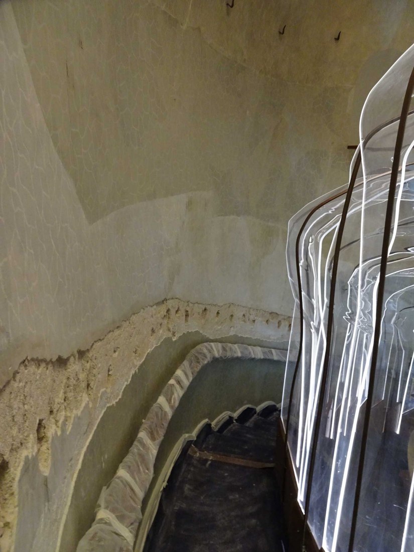 Transparent Tunnel. Explore the Restoration of Casa Batlló 2019 by Agencia HACHE. Photograph by Bito Cels de Molina, Berta Hausmann and Joan Olona