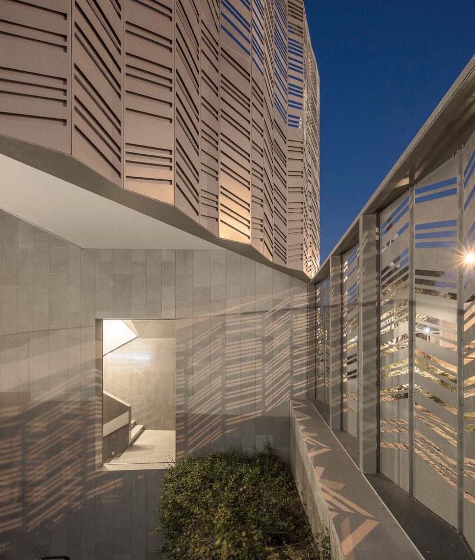 Patio interior. Vivienda Nirvana por AGi Architects. Fotografía @ Fernando Guerra