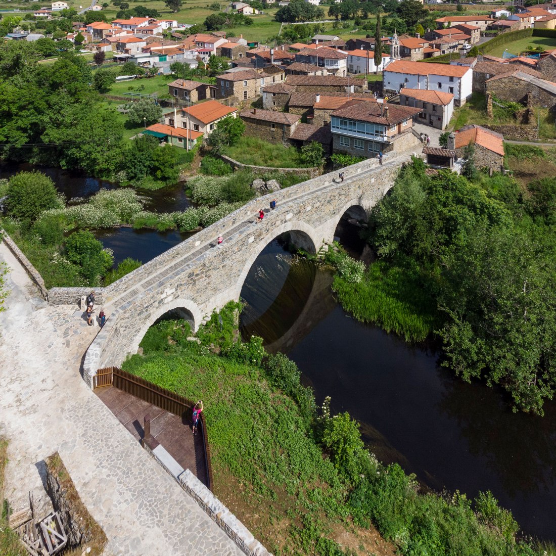 Puente de Furelos por AGi Architects. Fotografía por Héctor Santos-Díez.