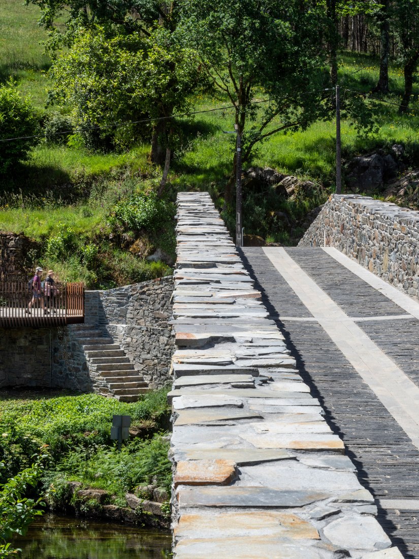 Puente de Furelos por AGi Architects. Fotografía por Héctor Santos-Díez.