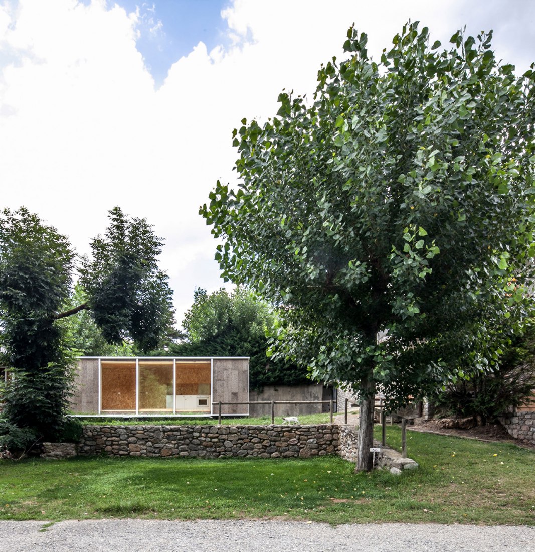 Refugio para fin de semana por Agora Arquitectura. Fotografía por Joan Casals Pañella