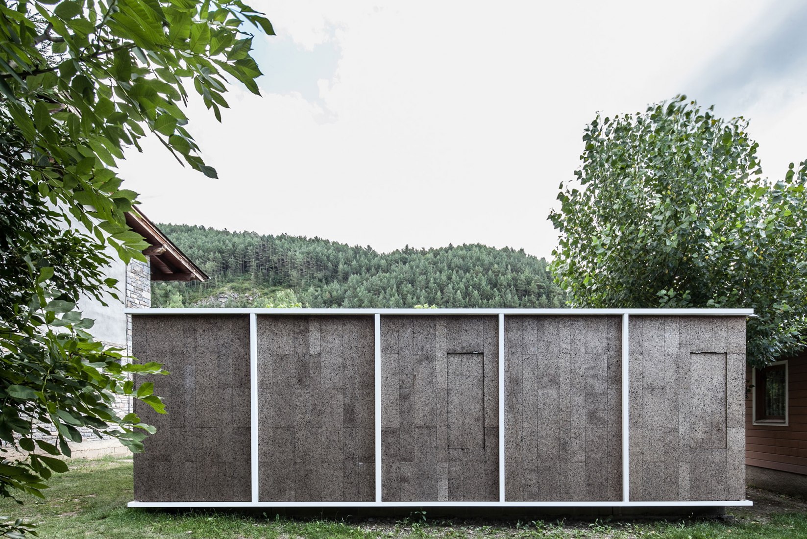 Refugio para fin de semana por Agora Arquitectura. Fotografía por Joan Casals Pañella