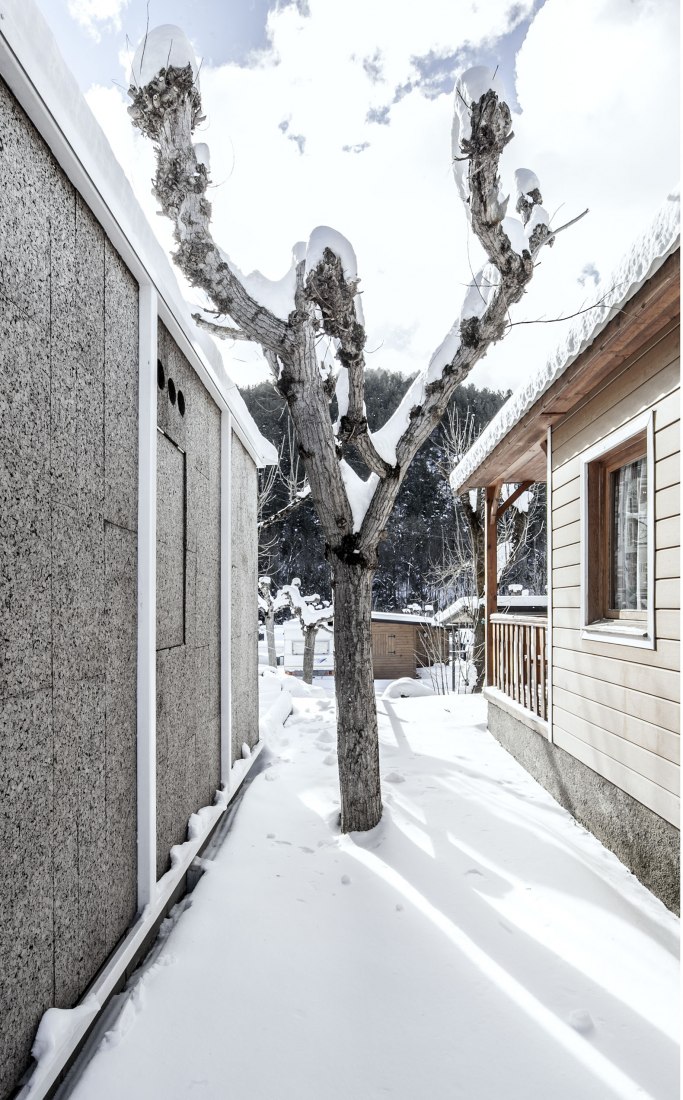 Refugio para fin de semana por Agora Arquitectura. Fotografía por Joan Casals Pañella