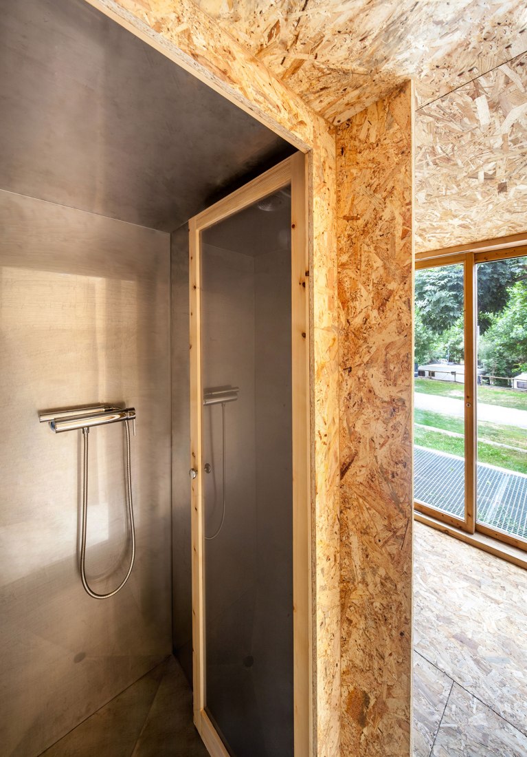Refugio para fin de semana por Agora Arquitectura. Fotografía por Joan Casals Pañella