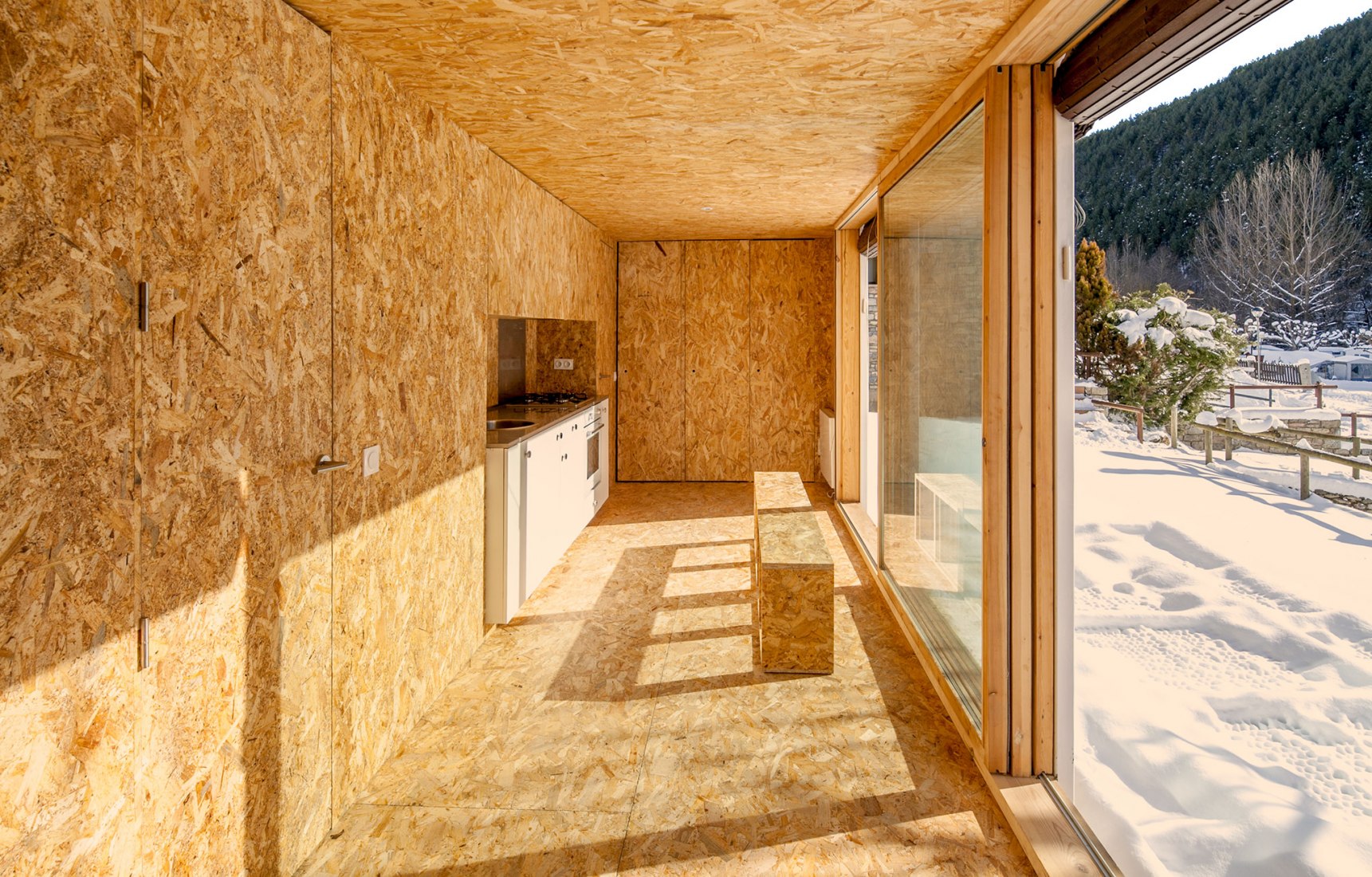 Refugio para fin de semana por Agora Arquitectura. Fotografía por Joan Casals Pañella