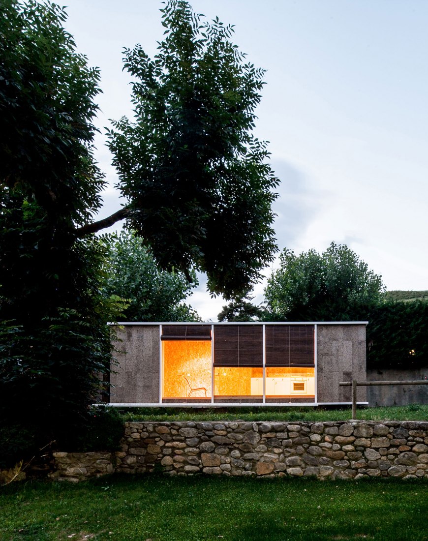 Refugio para fin de semana por Agora Arquitectura. Fotografía por Joan Casals Pañella