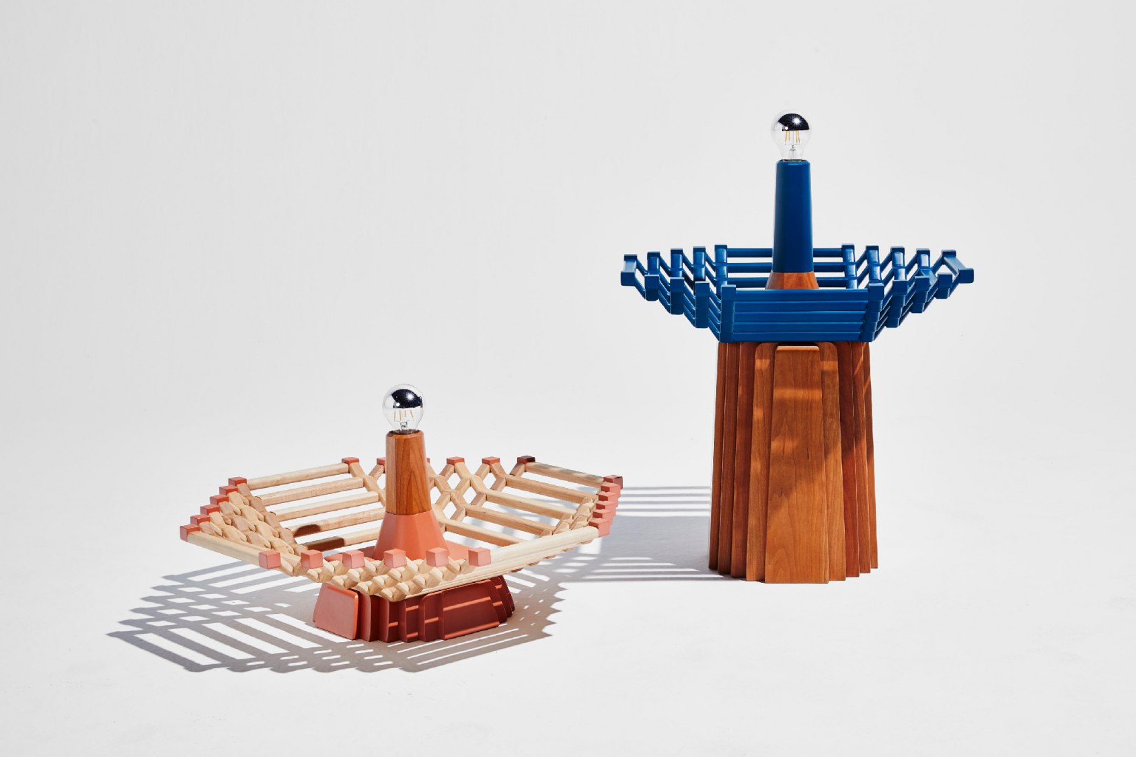 Corners Lamp por Kamonwan Mungnatee. Discovered por AHEC y Wallpaper*. Fotografía por Winston Chuang.