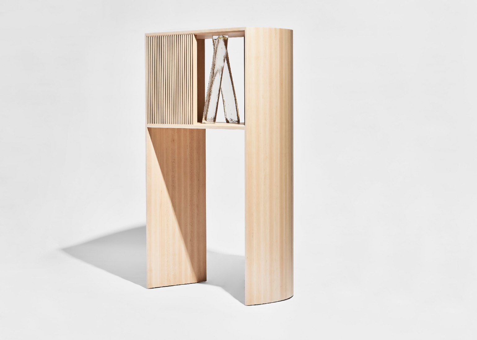 Shelter Within por Duncan Young. Discovered por AHEC y Wallpaper*. Fotografía por Tim Robinson.