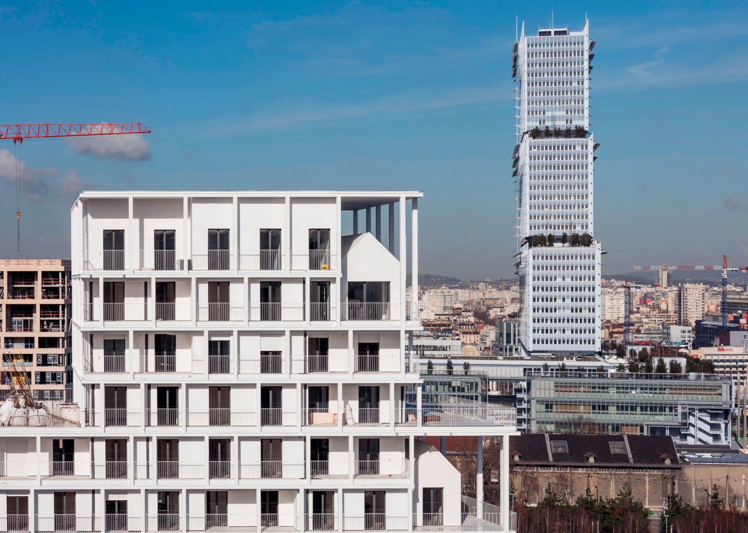 170 viviendas y tiendas en ZAC Clichy-Batignolles por Aires Mateus, Vincent Parreira-AAVP. Fotografía por Luc Boegly