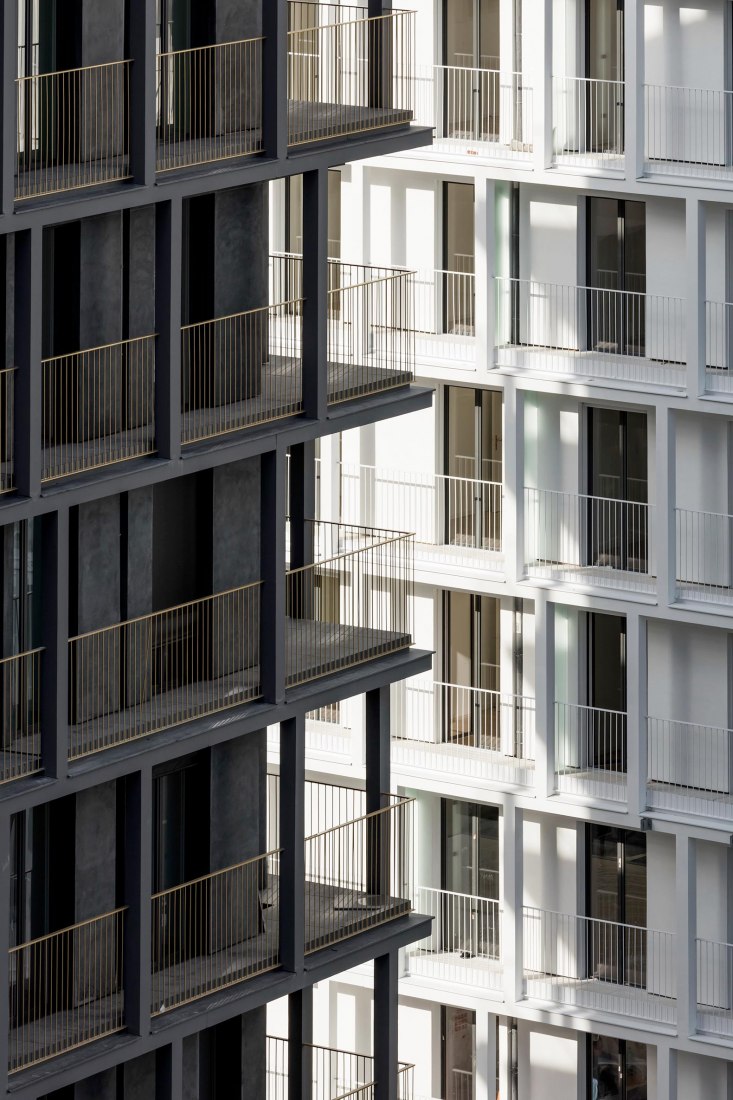 170 viviendas y tiendas en ZAC Clichy-Batignolles por Aires Mateus, Vincent Parreira-AAVP. Fotografía por Luc Boegly