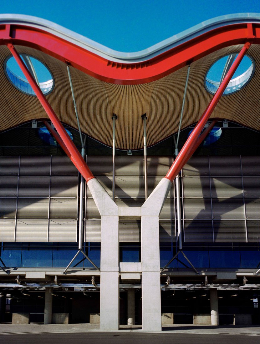 Detalle exterior. Terminal 4 de Barajas por Rogers Stirk Harbour + Partners y Estudio Lamela. Fotografía cortesía de Estudio Lamela.