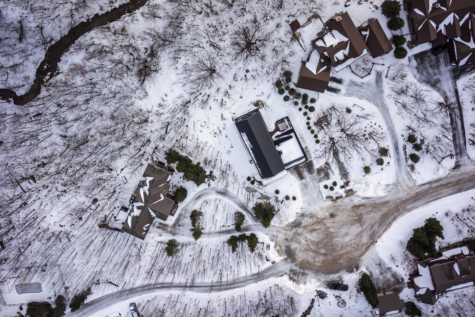 A vista de pajaro en invierno. Alta Chalet por Atelier Kastelic Buffey. Fotografía © Shai Gil 