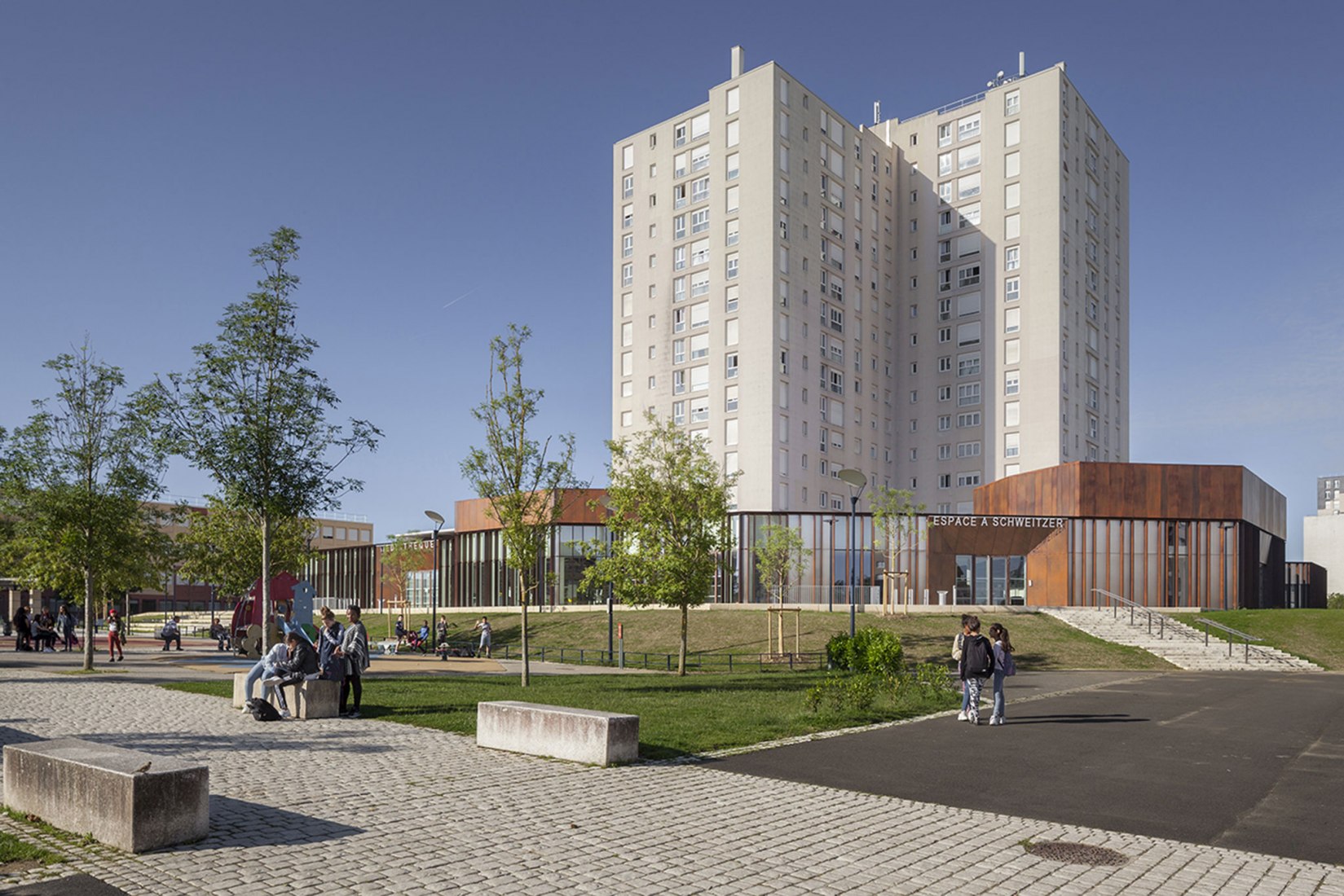 Renovación del Centro Comunitario Albert Schweitzer por MOA. Fotografía de Cyrille Lallement.