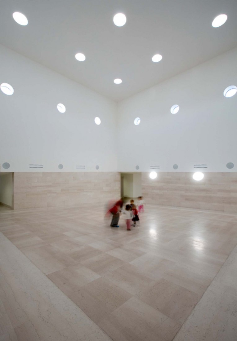 Guardería de Benetton por Alberto Campo Baeza. Fotografía por Marco Zanta