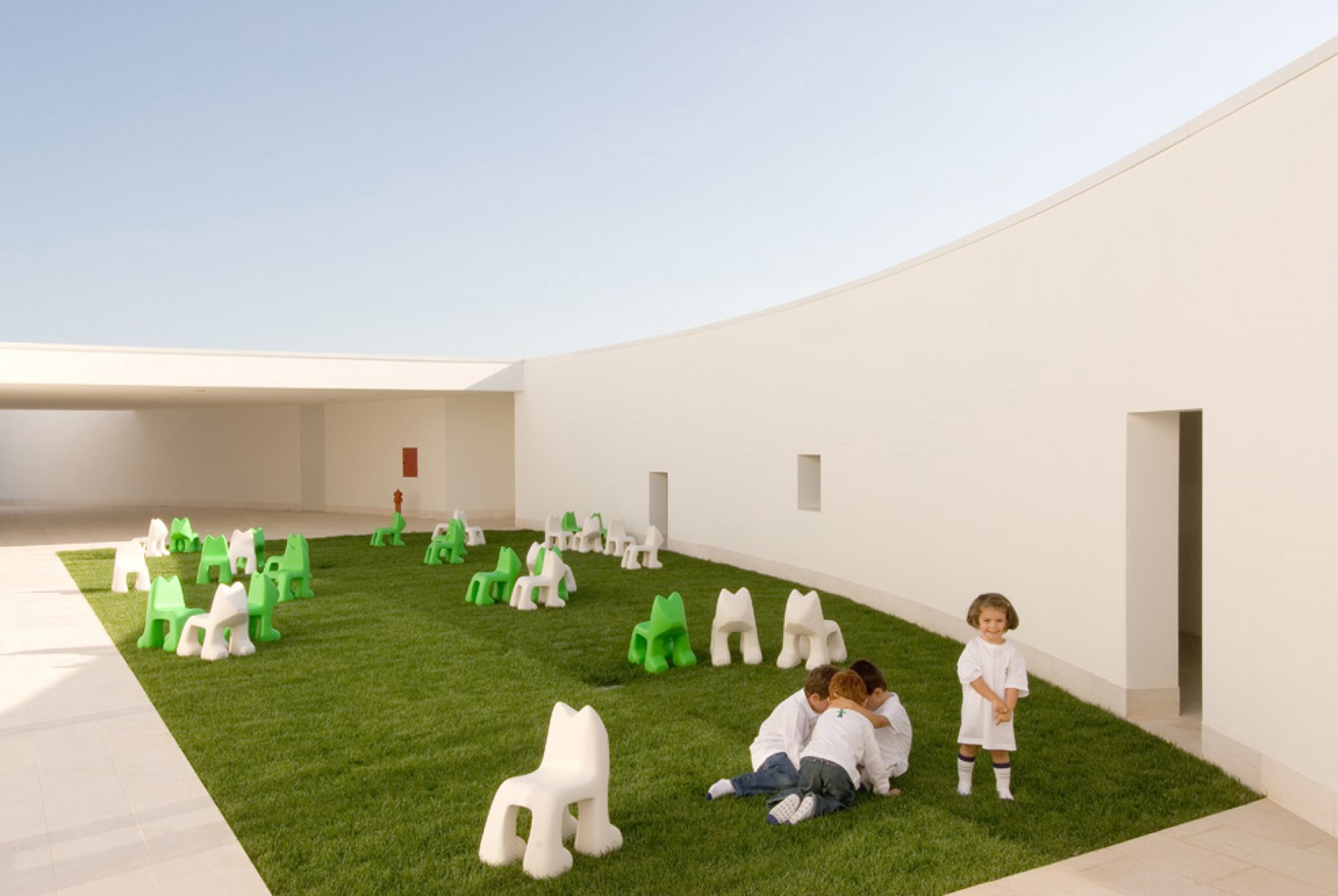 Guardería de Benetton por Alberto Campo Baeza. Fotografía por Marco Zanta