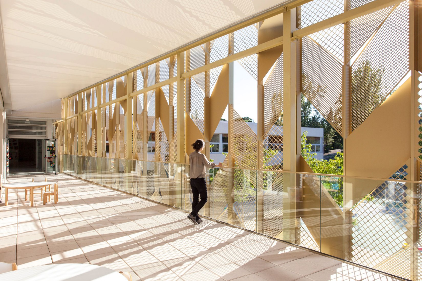 New first-cycle nursery school and outdoor spaces of the French Lyceum by Ale Estudio and b-ground arquitectura. Photograph by Ojo Vivo Foto.