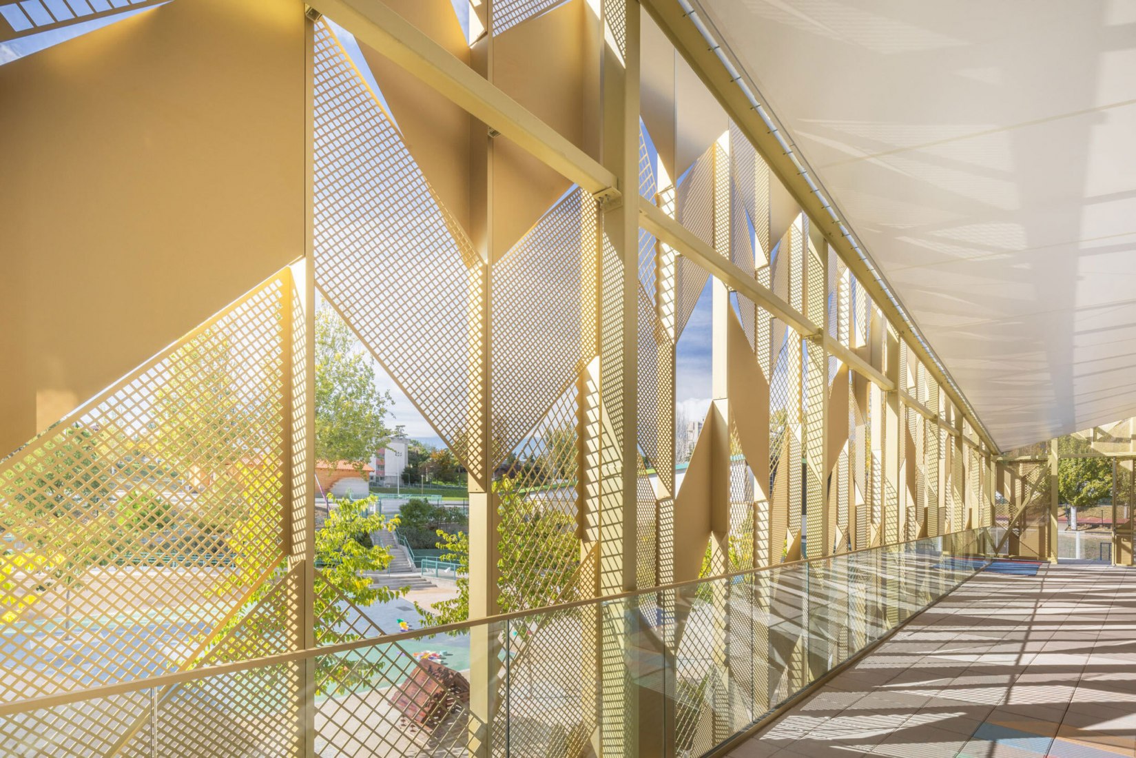 New first-cycle nursery school and outdoor spaces of the French Lyceum by Ale Estudio and b-ground arquitectura. Photograph by Ojo Vivo Foto.