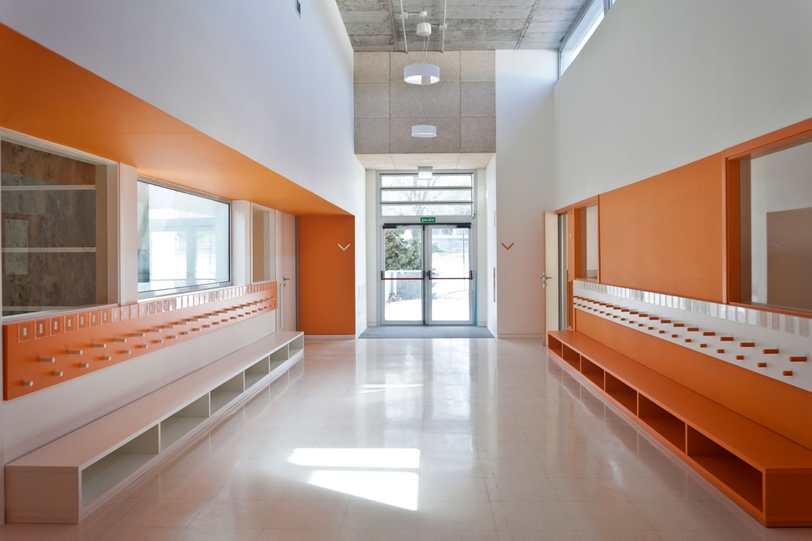 New first-cycle nursery school and outdoor spaces of the French Lyceum by Ale Estudio and b-ground arquitectura. Photograph by Ojo Vivo Foto.