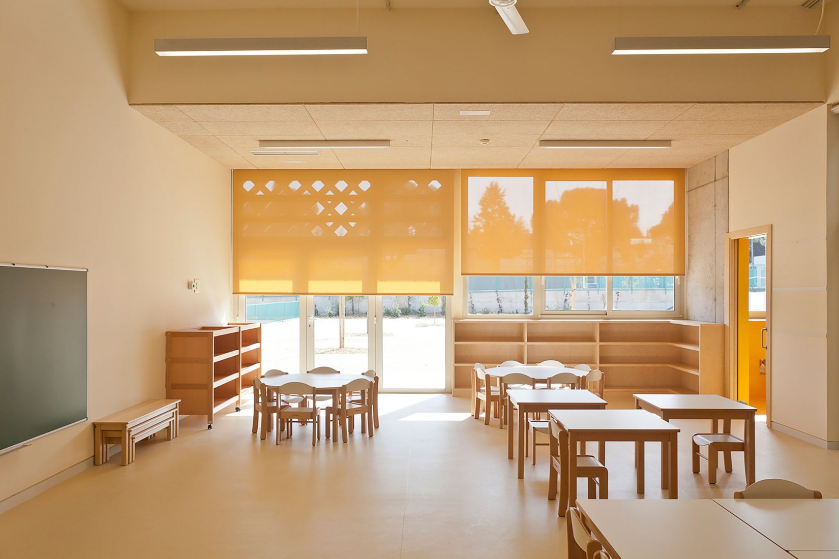 New first-cycle nursery school and outdoor spaces of the French Lyceum by Ale Estudio and b-ground arquitectura. Photograph by Ojo Vivo Foto.